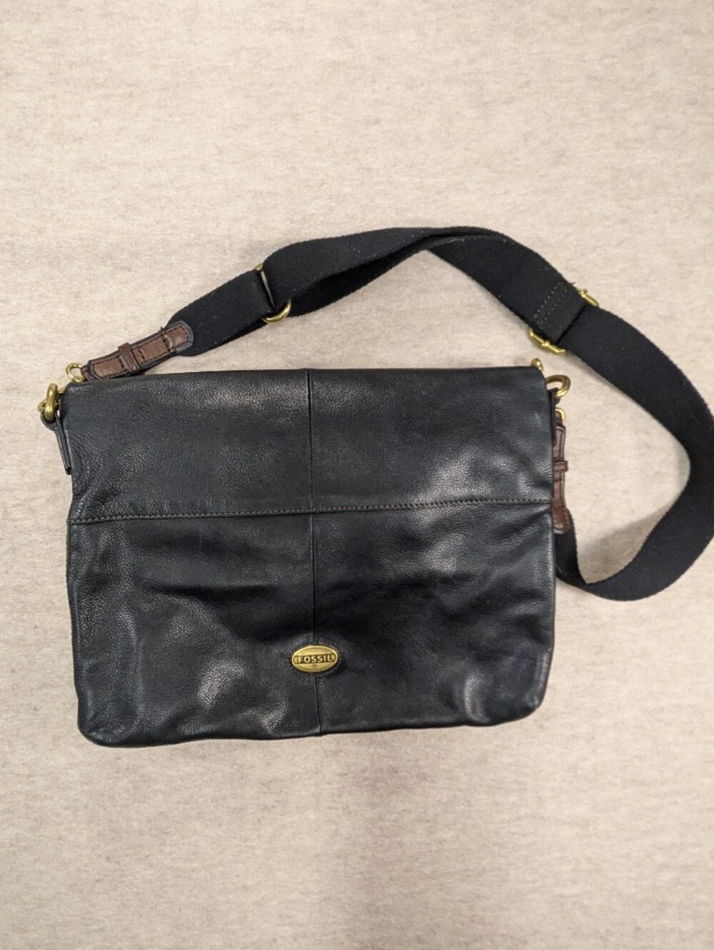 Fossil Black Leather Explorer Fold Over Messenger Bag Carry All Zip Top Unisex